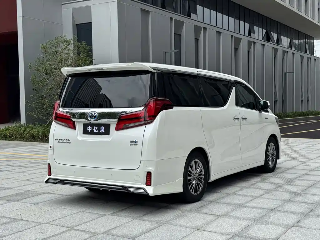 Toyota Alphard — фото 6