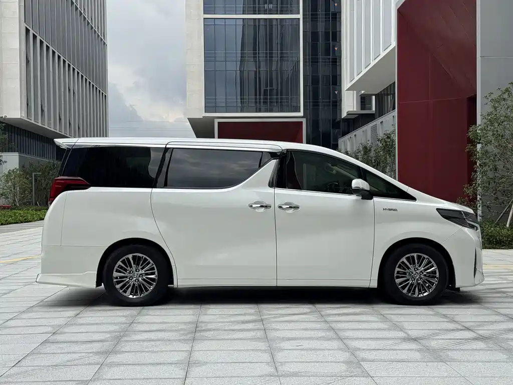 Toyota Alphard — фото 7