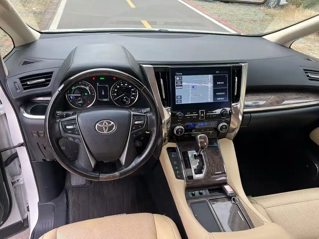 Toyota Vellfire — фото 4