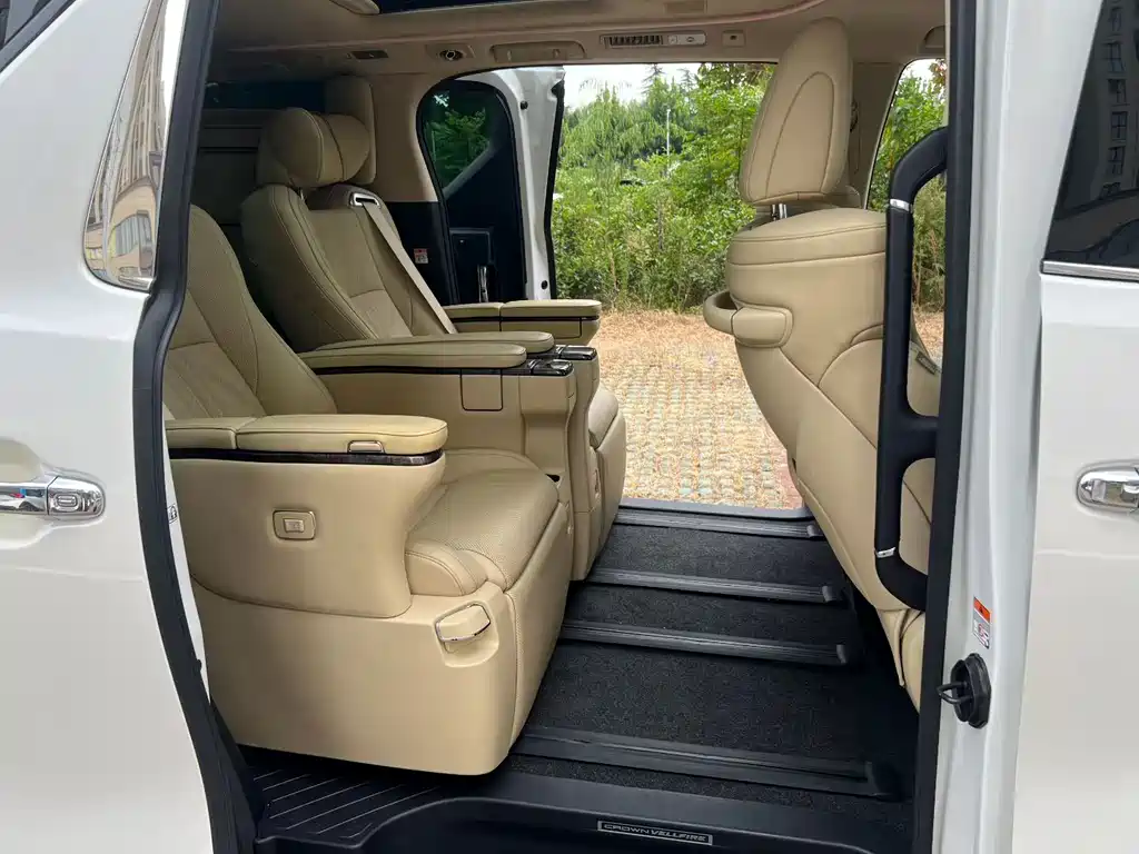 Toyota Vellfire — фото 5