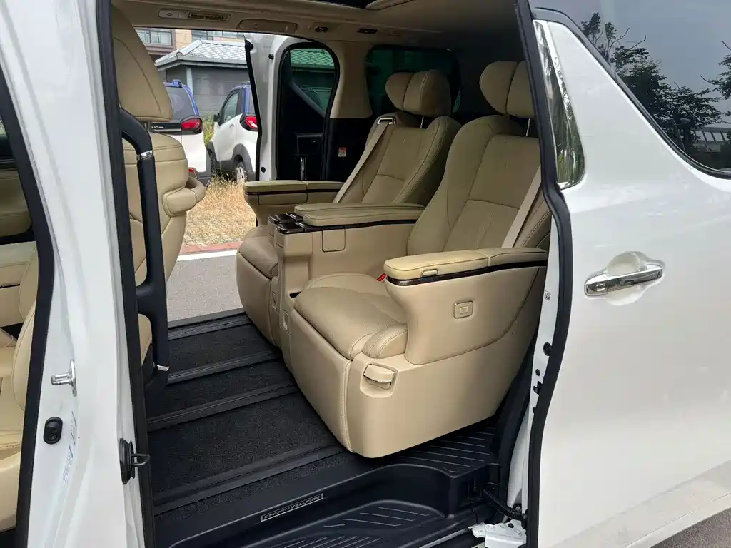 Toyota Vellfire — фото 6