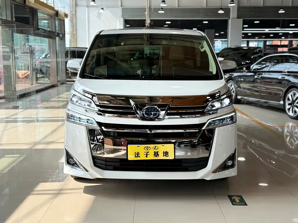 Toyota Vellfire — фото 2