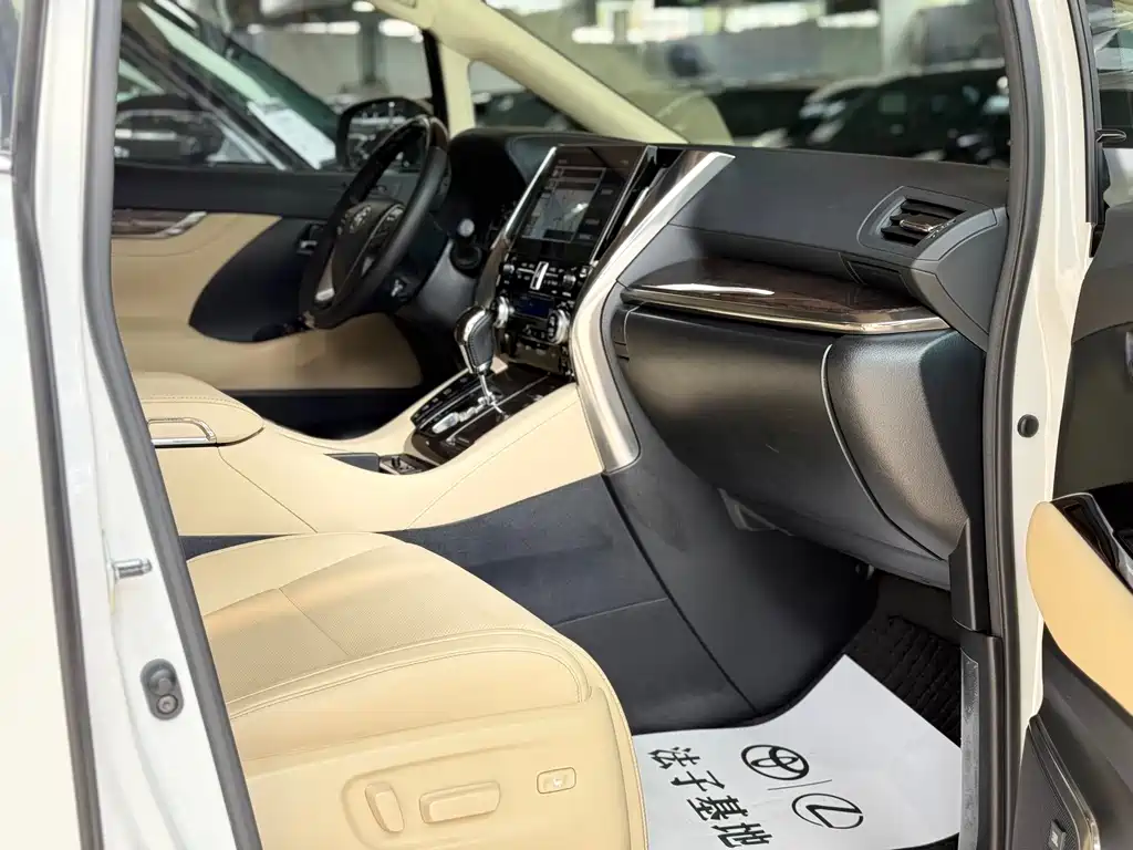 Toyota Vellfire — фото 11