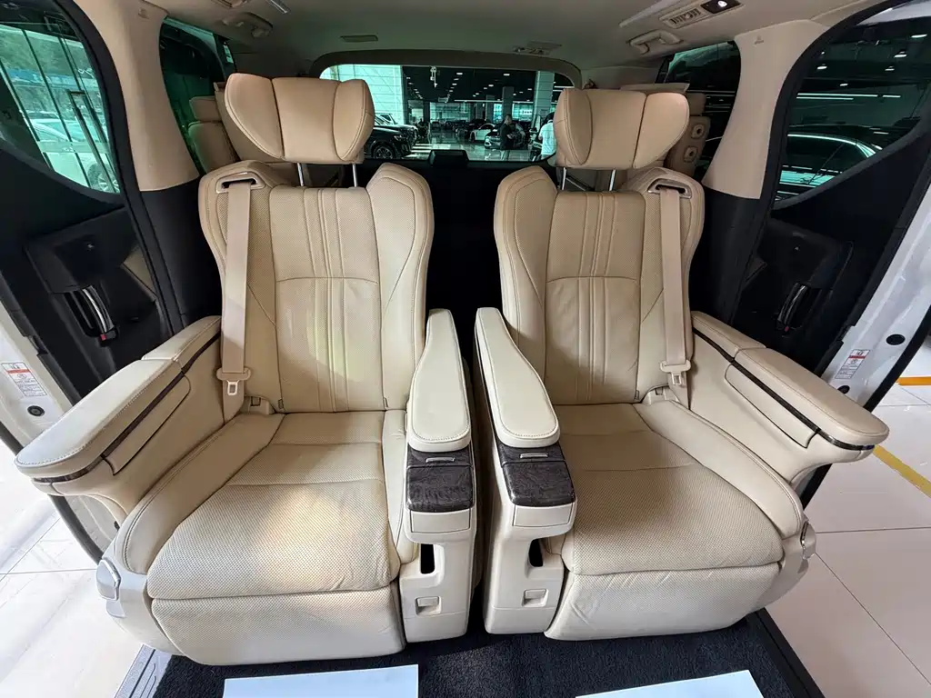 Toyota Vellfire — фото 14