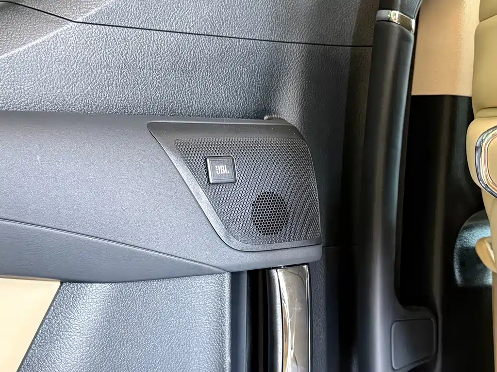 Toyota Vellfire — фото 18