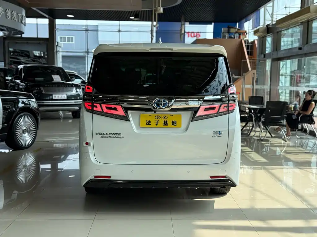 Toyota Vellfire — фото 24