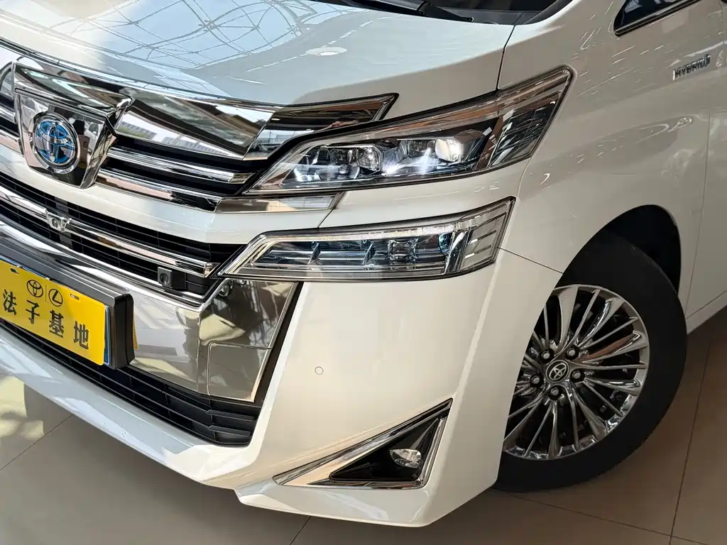 Toyota Vellfire — фото 5