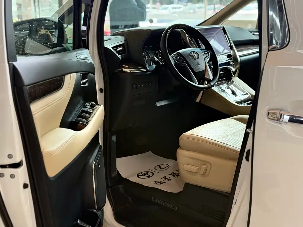 Toyota Vellfire — фото 6