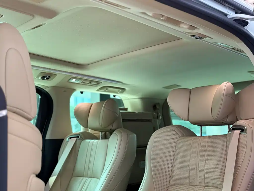 Toyota Vellfire — фото 10