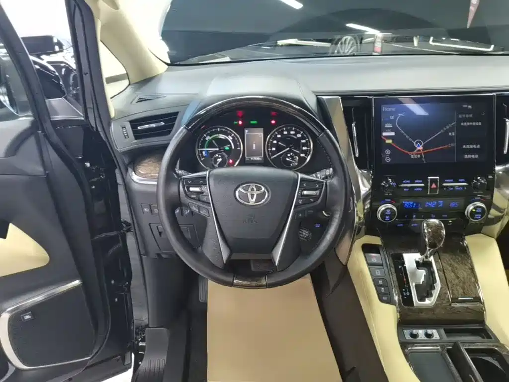 Toyota Vellfire — фото 11