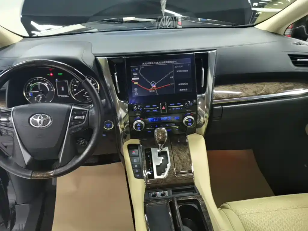 Toyota Vellfire — фото 13