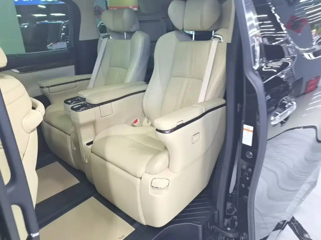 Toyota Vellfire — фото 17