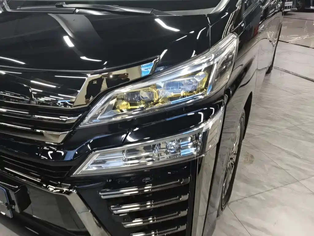 Toyota Vellfire — фото 24