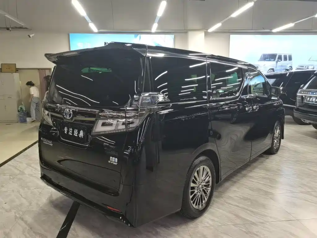 Toyota Vellfire — фото 7