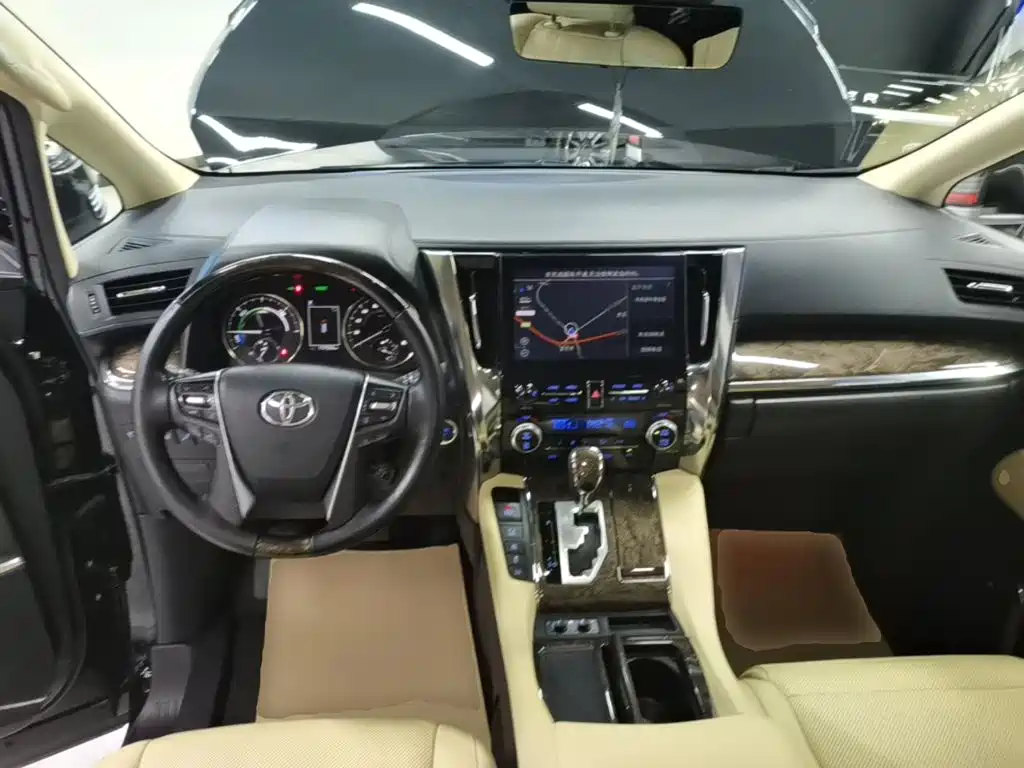 Toyota Vellfire — фото 10