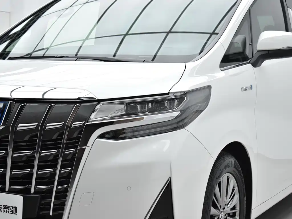 Toyota Alphard — фото 4
