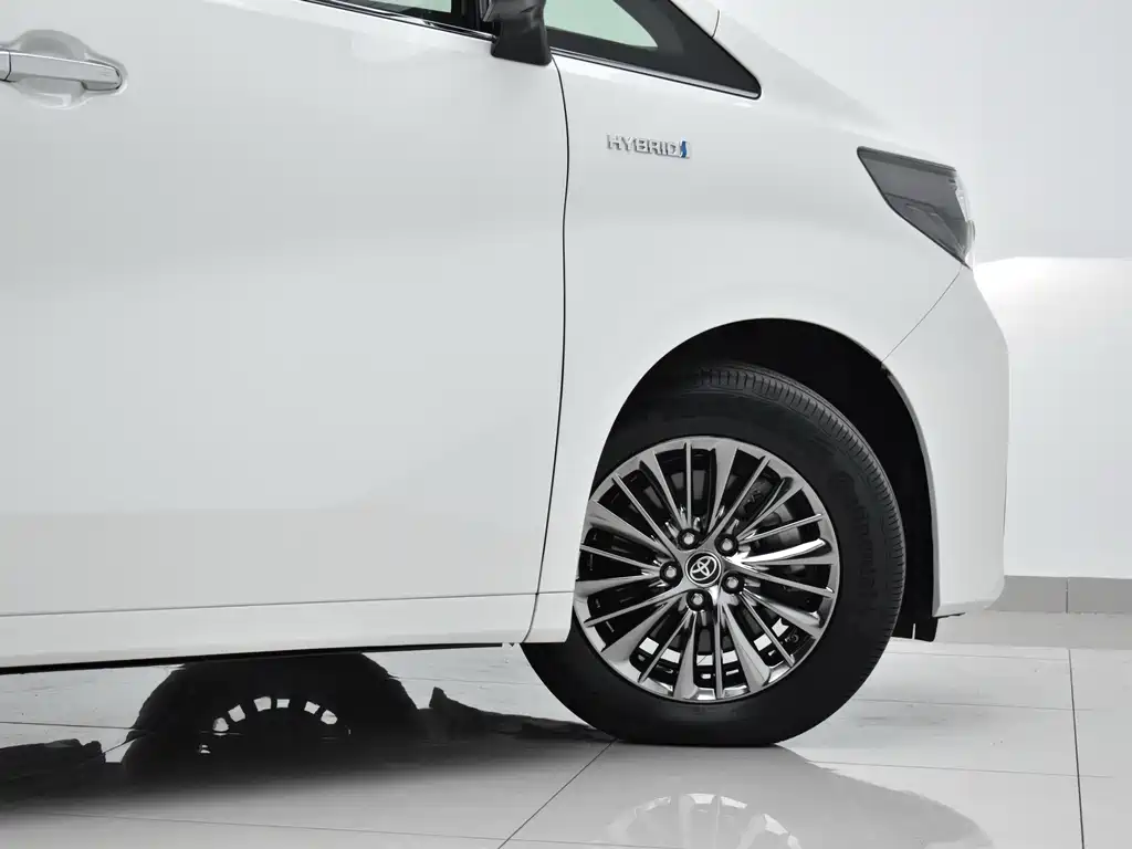 Toyota Alphard — фото 5