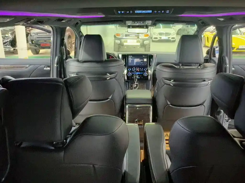 Toyota Alphard — фото 5