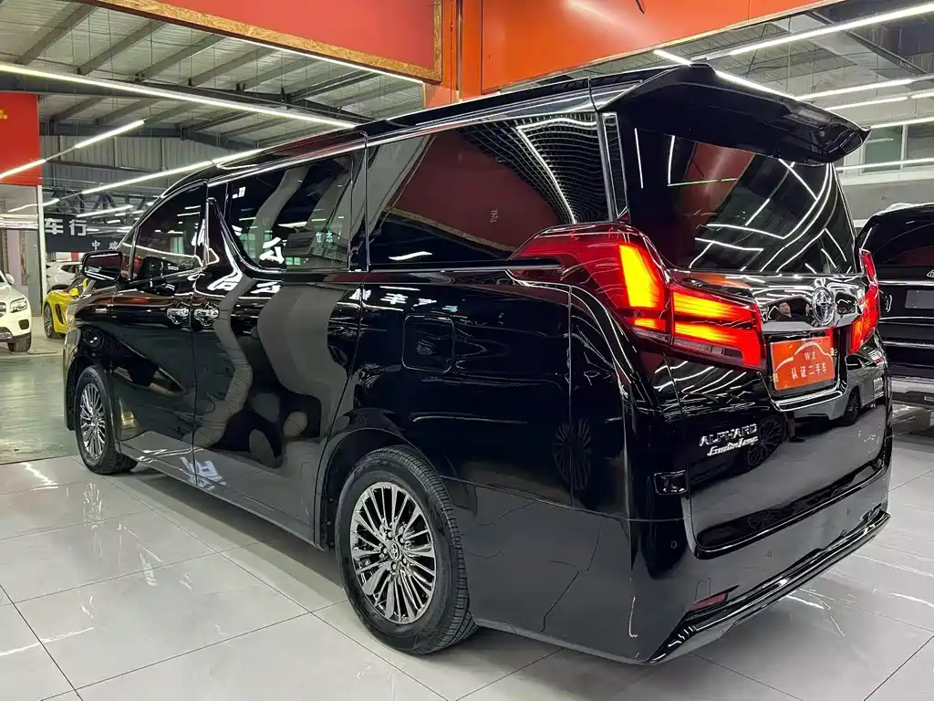 Toyota Alphard — фото 7