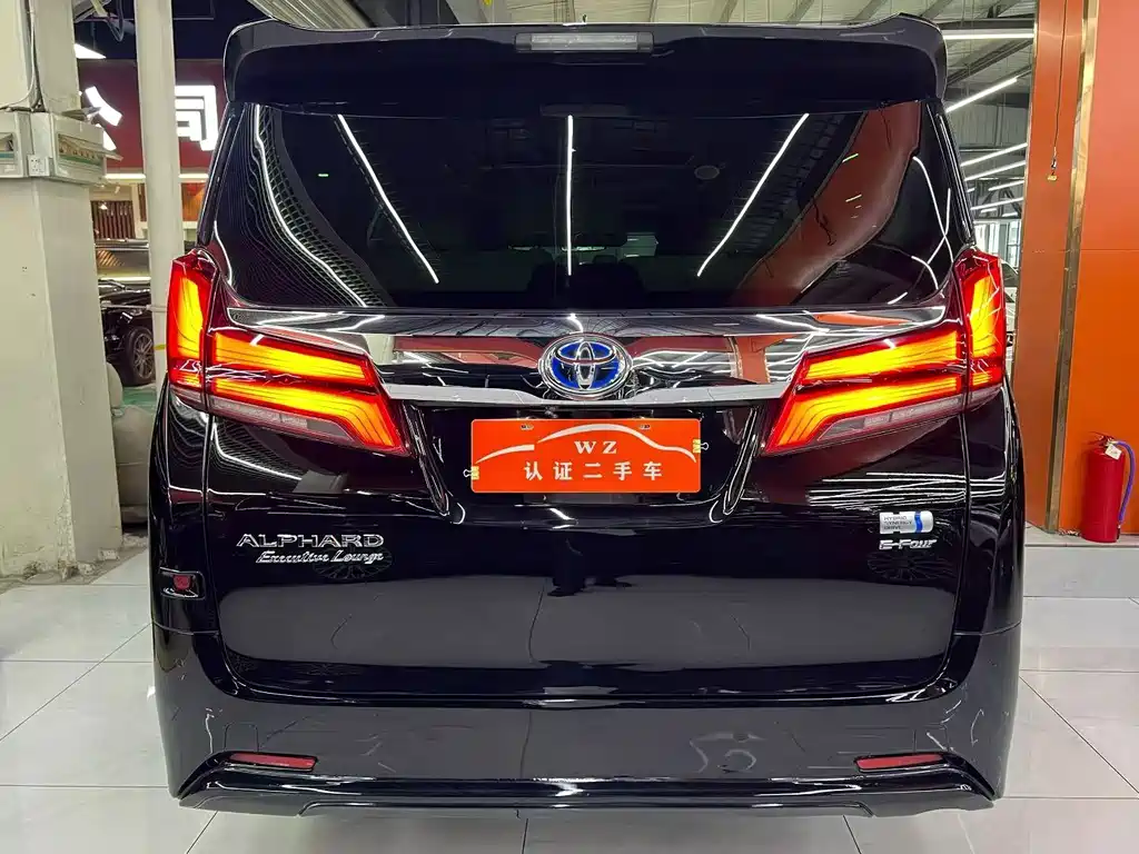 Toyota Alphard — фото 8