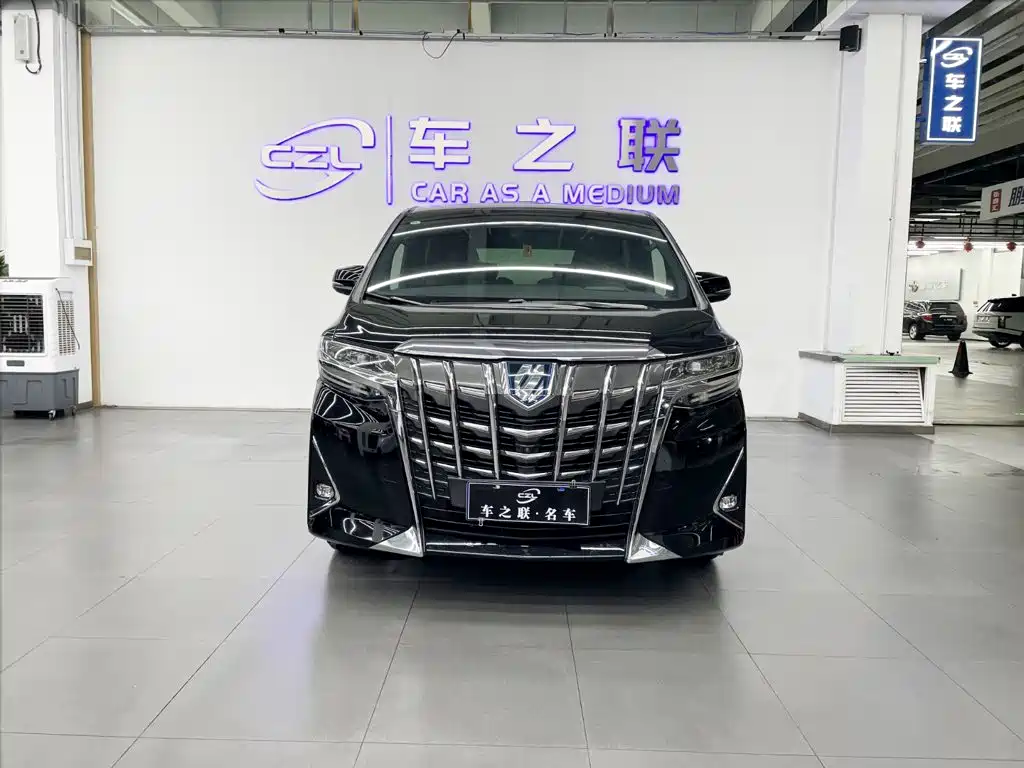 Toyota Alphard — фото 2