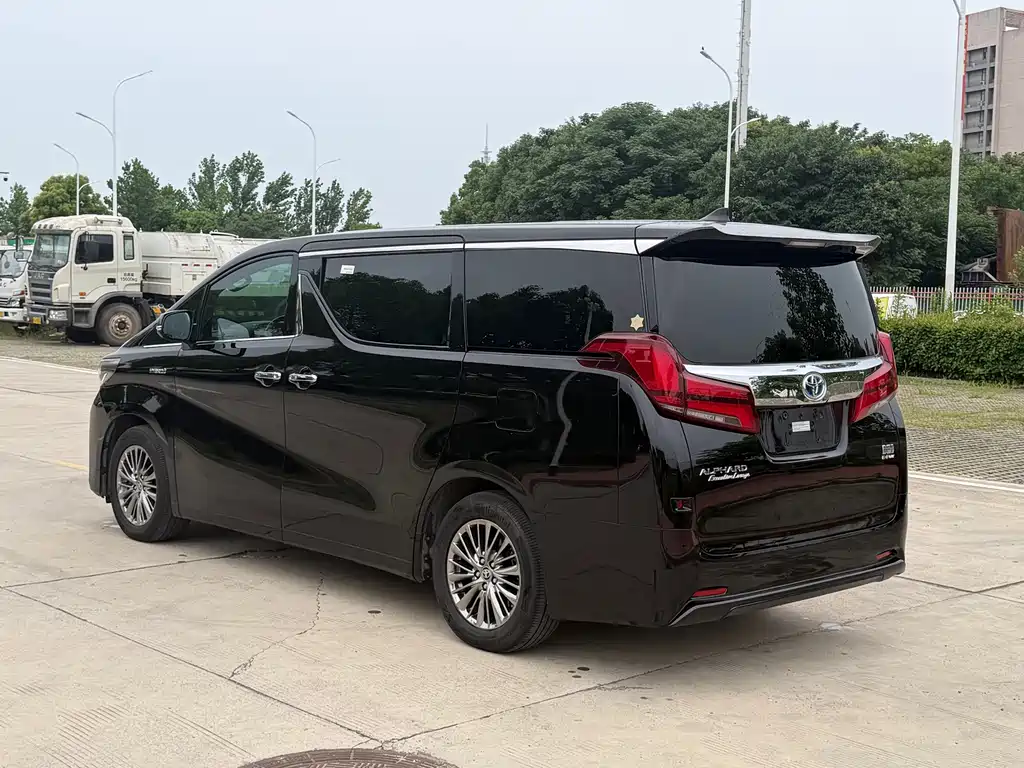 Toyota Alphard — фото 5