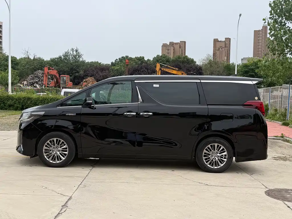 Toyota Alphard — фото 6