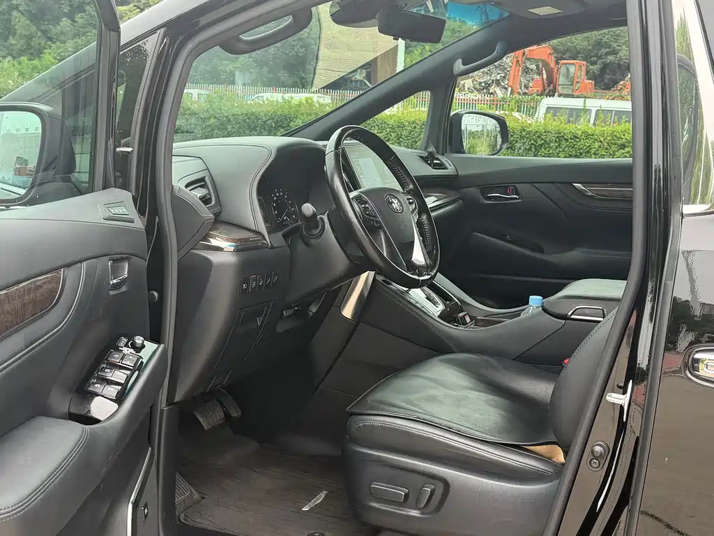Toyota Alphard — фото 7