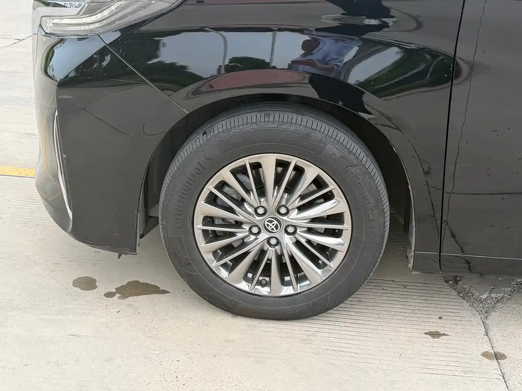 Toyota Alphard — фото 9