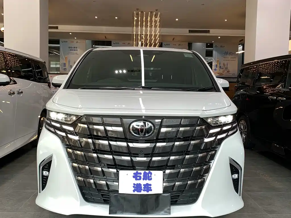 Toyota Alphard — фото 2