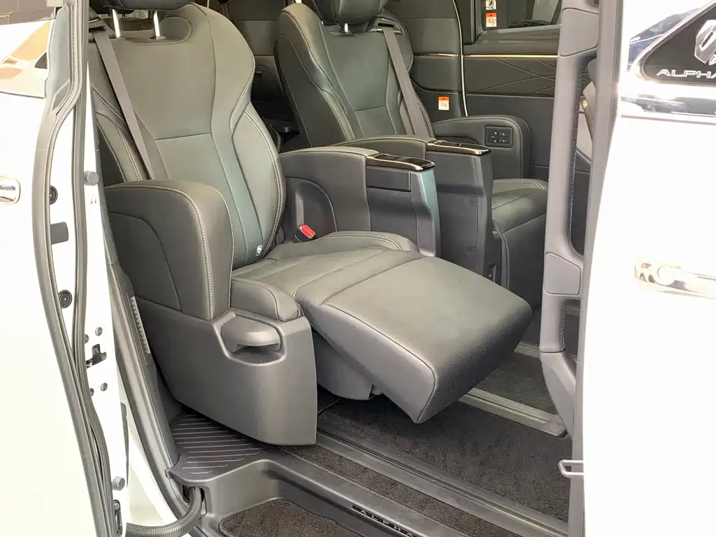 Toyota Alphard — фото 13