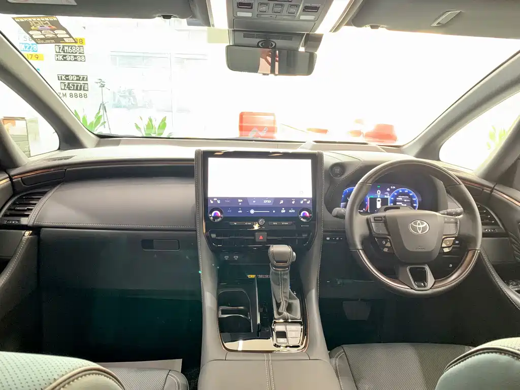 Toyota Alphard — фото 15
