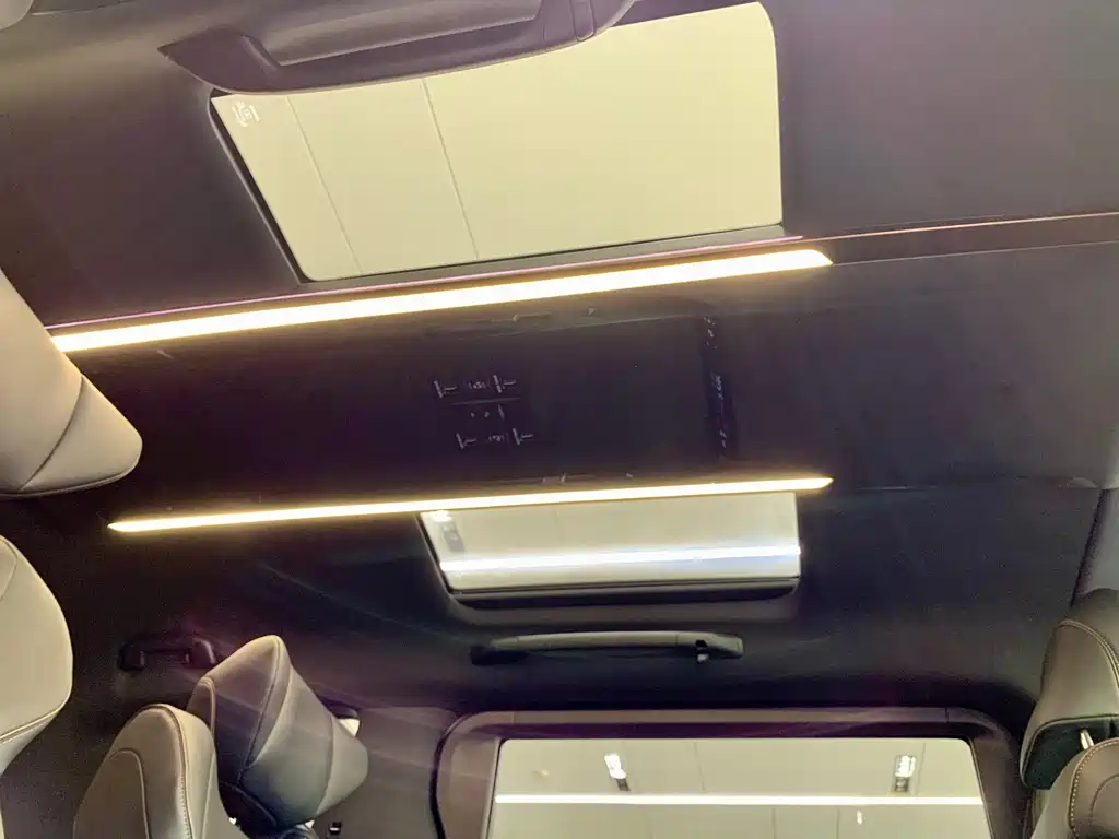 Toyota Alphard — фото 17