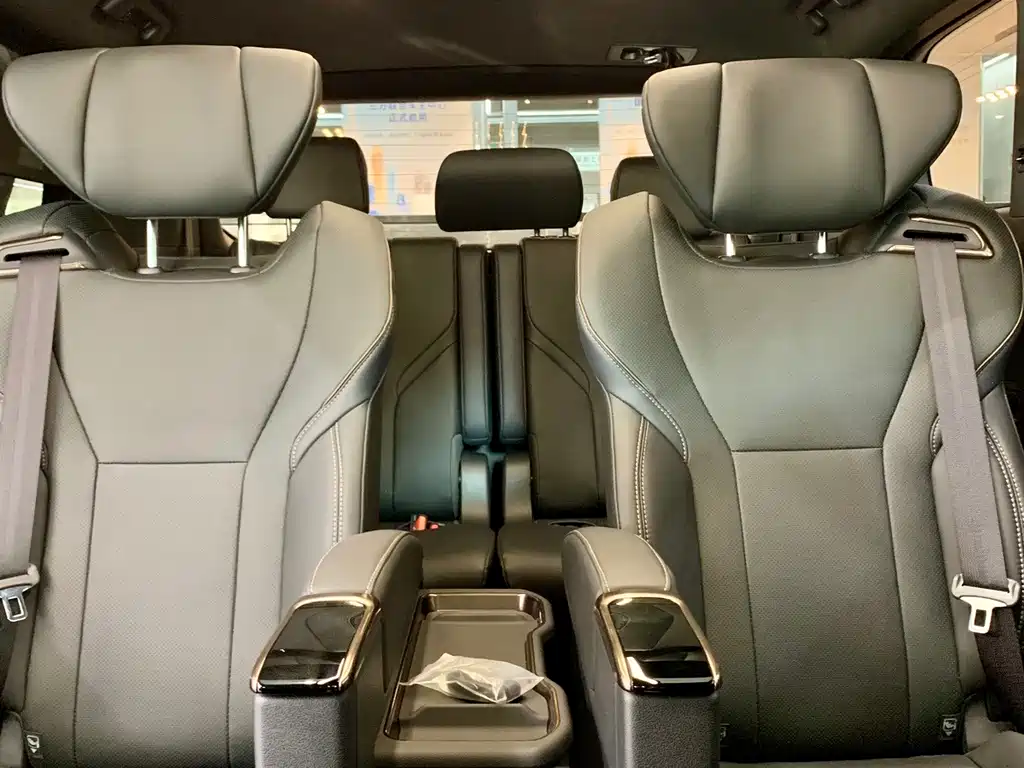 Toyota Alphard — фото 19