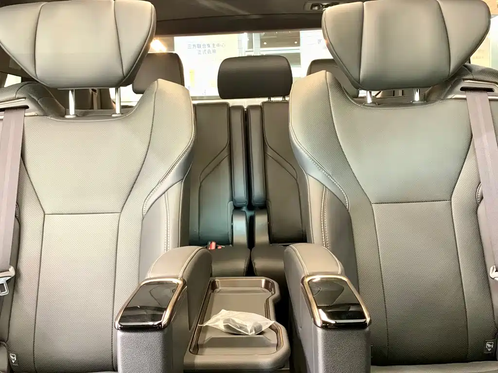 Toyota Alphard — фото 20