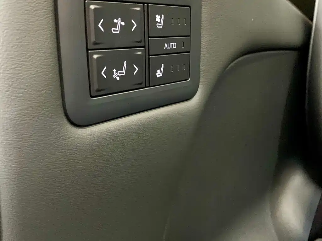 Toyota Alphard — фото 22