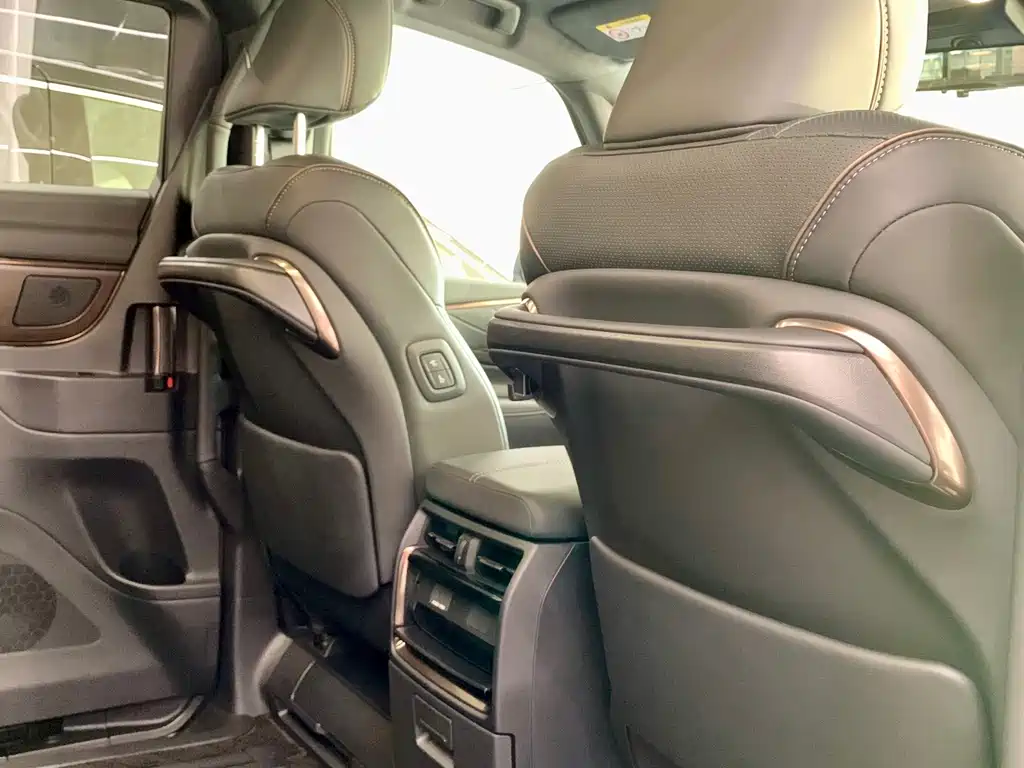 Toyota Alphard — фото 23