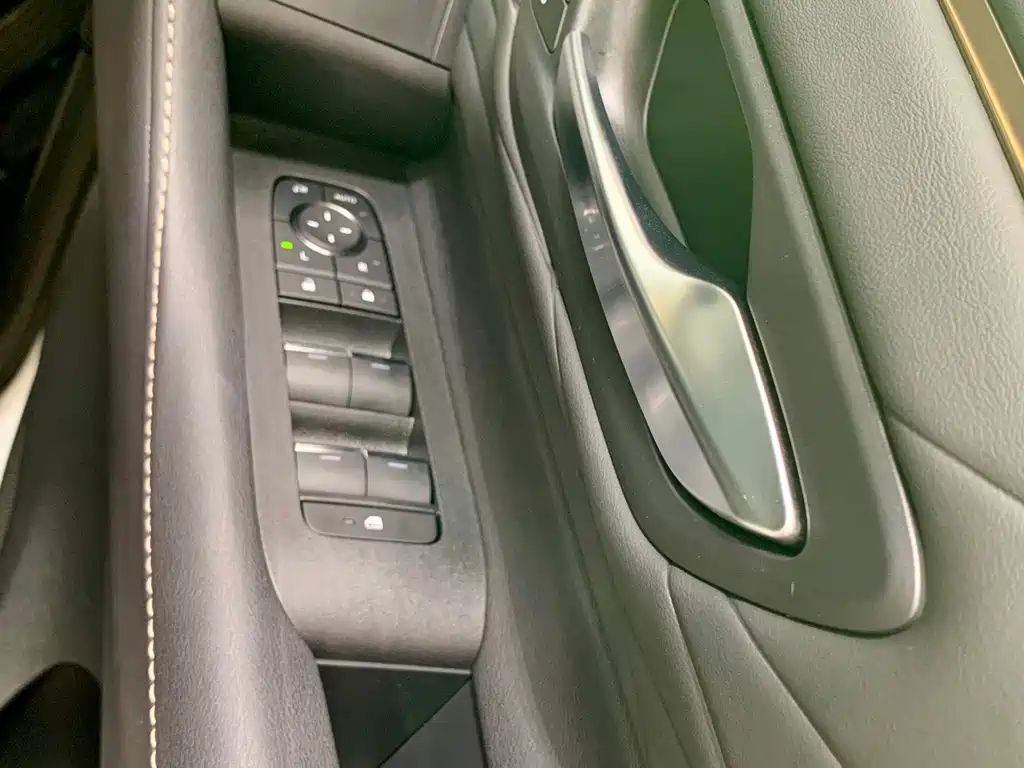 Toyota Alphard — фото 24
