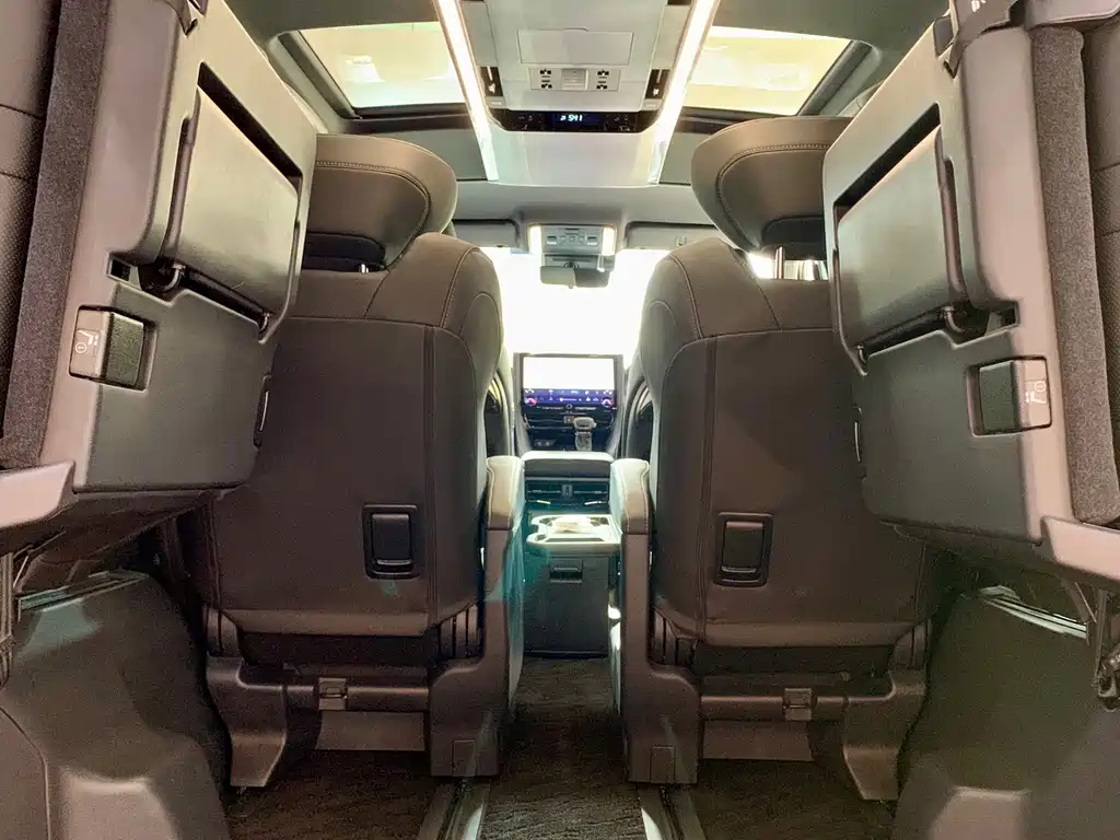 Toyota Alphard — фото 26