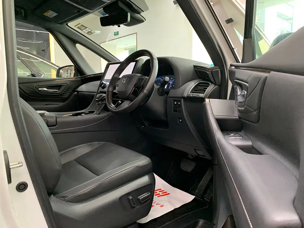 Toyota Alphard — фото 7