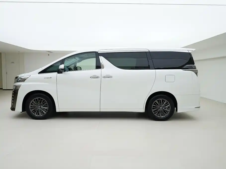 Toyota Vellfire — фото 3
