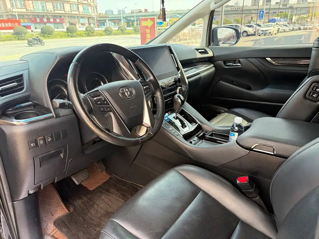 Toyota Vellfire — фото 3
