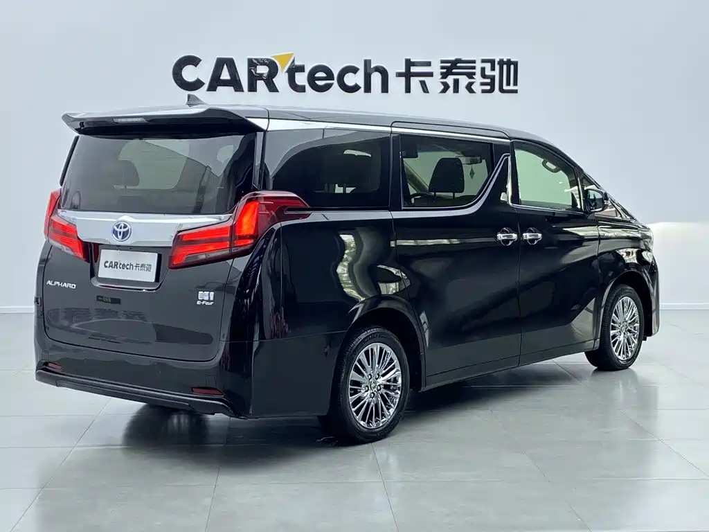 Toyota Alphard — фото 3