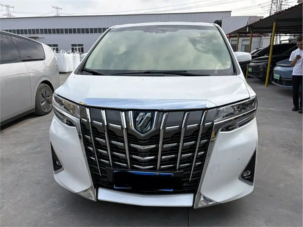 Toyota Alphard — фото 2