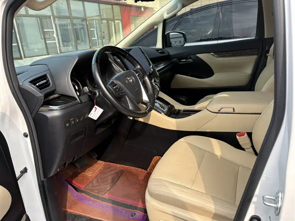 Toyota Alphard — фото 5