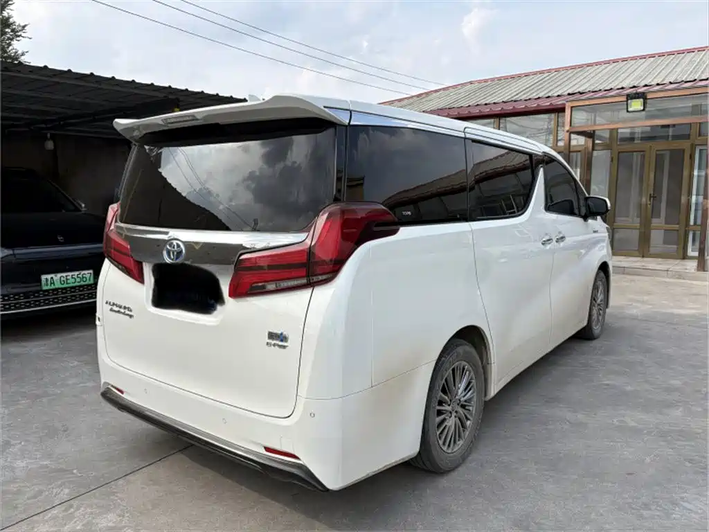 Toyota Alphard — фото 7