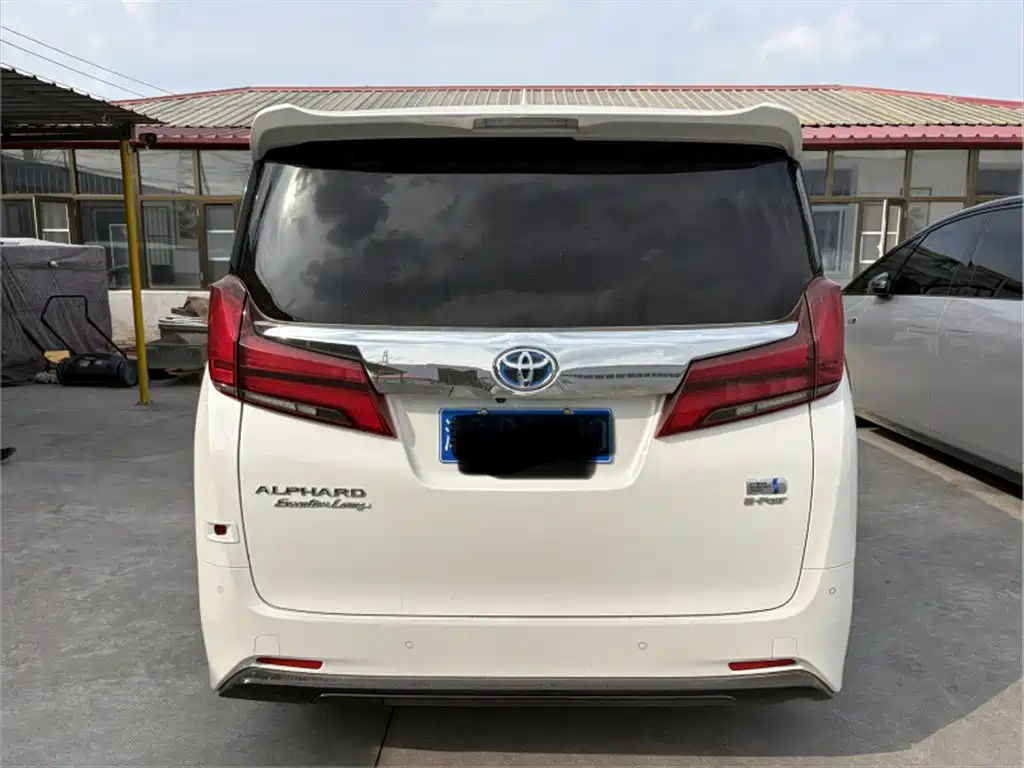 Toyota Alphard — фото 8
