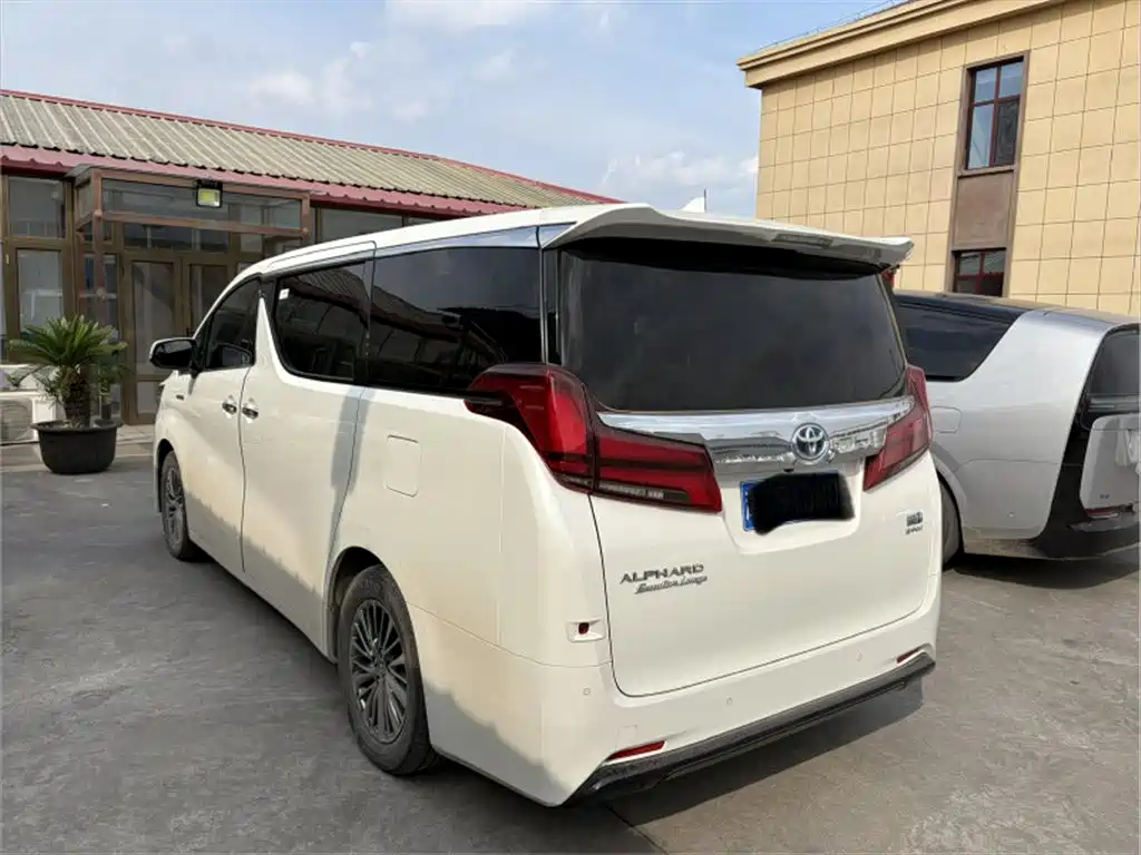 Toyota Alphard — фото 9