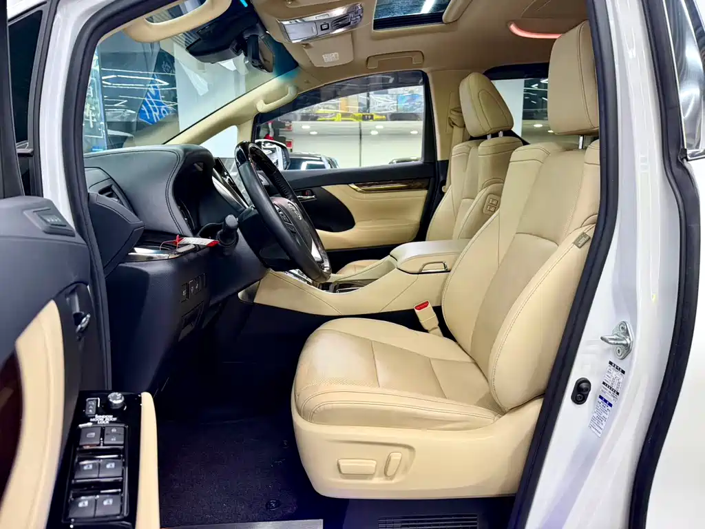 Toyota Alphard — фото 4