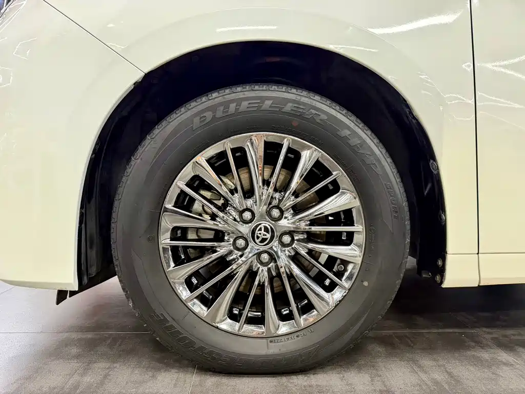 Toyota Alphard — фото 9